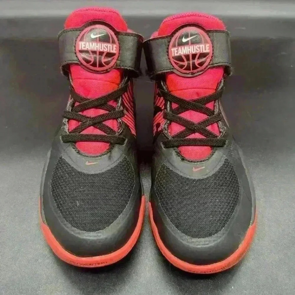 Nike Team Hustle D9 Kids Size 1Y Pink Black Basketball Shoes AQ4225-002 - Picture 4 of 8